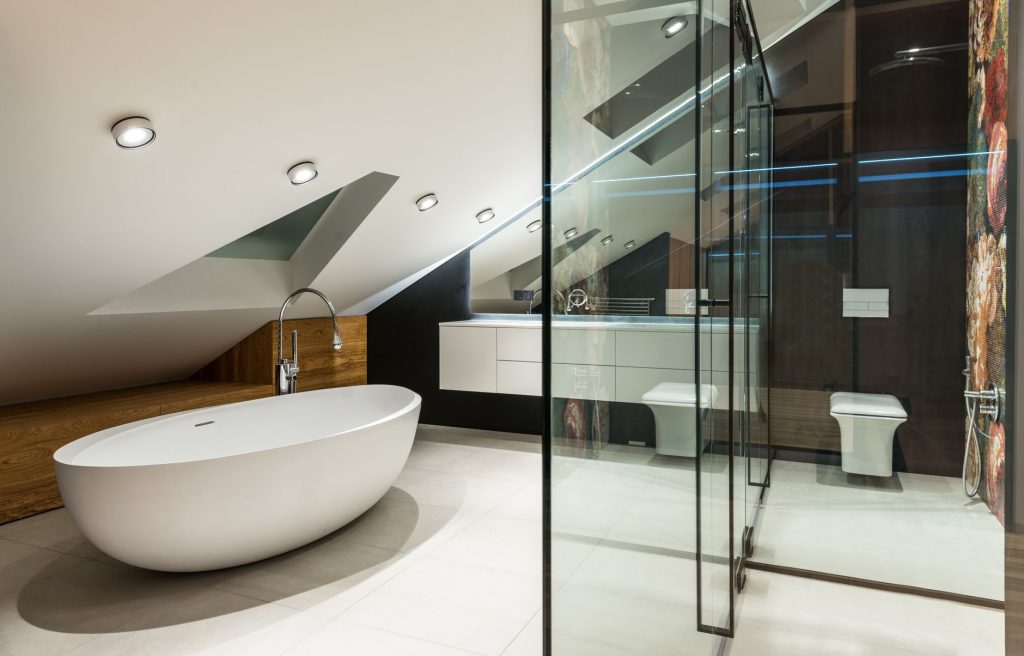 Douche sous pente et seuil bas : optimiser l'espace