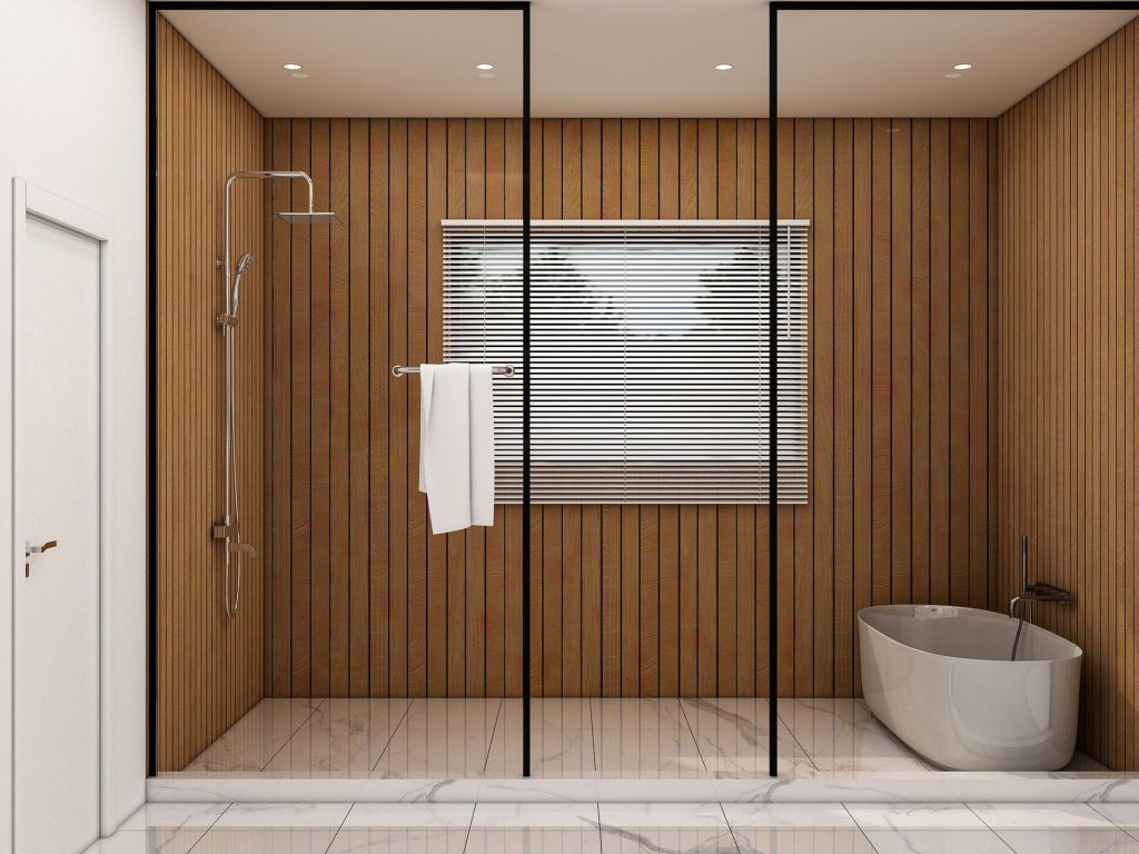 Salle de bain aux murs habillés d'un revêtement à lames verticales effet bois, avec douche et baignoire îlot